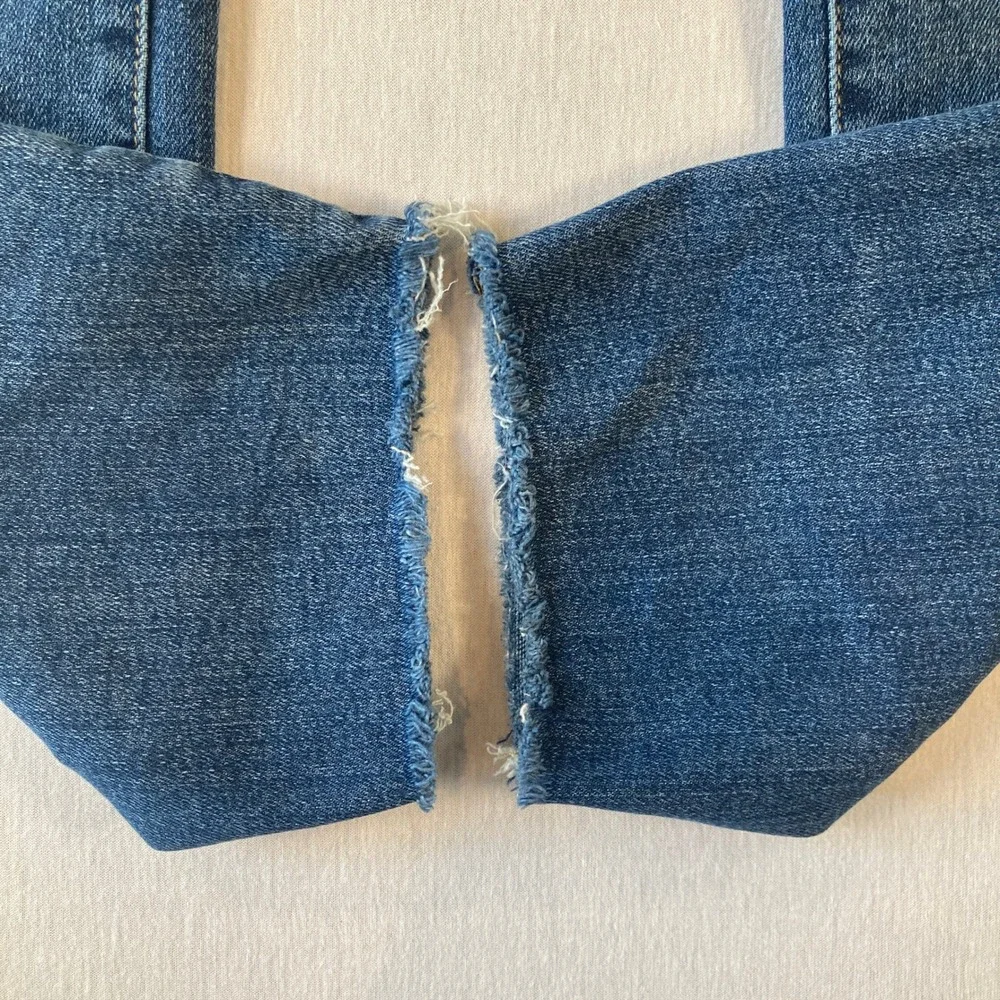 Judy Blue 14W Relaxed Fit Distressed Skinny Jeans Medium Wash Raw Hem 25